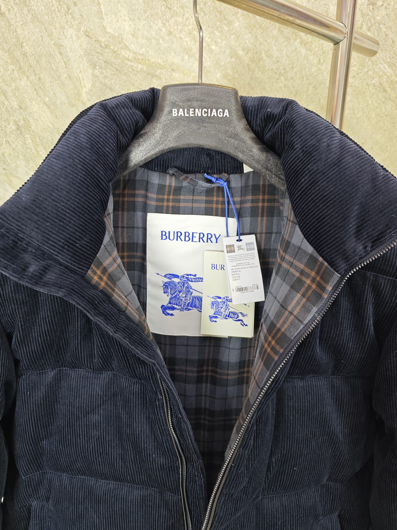 버버리 코듀로이 다운 자켓 25FW 상세 이미지 4