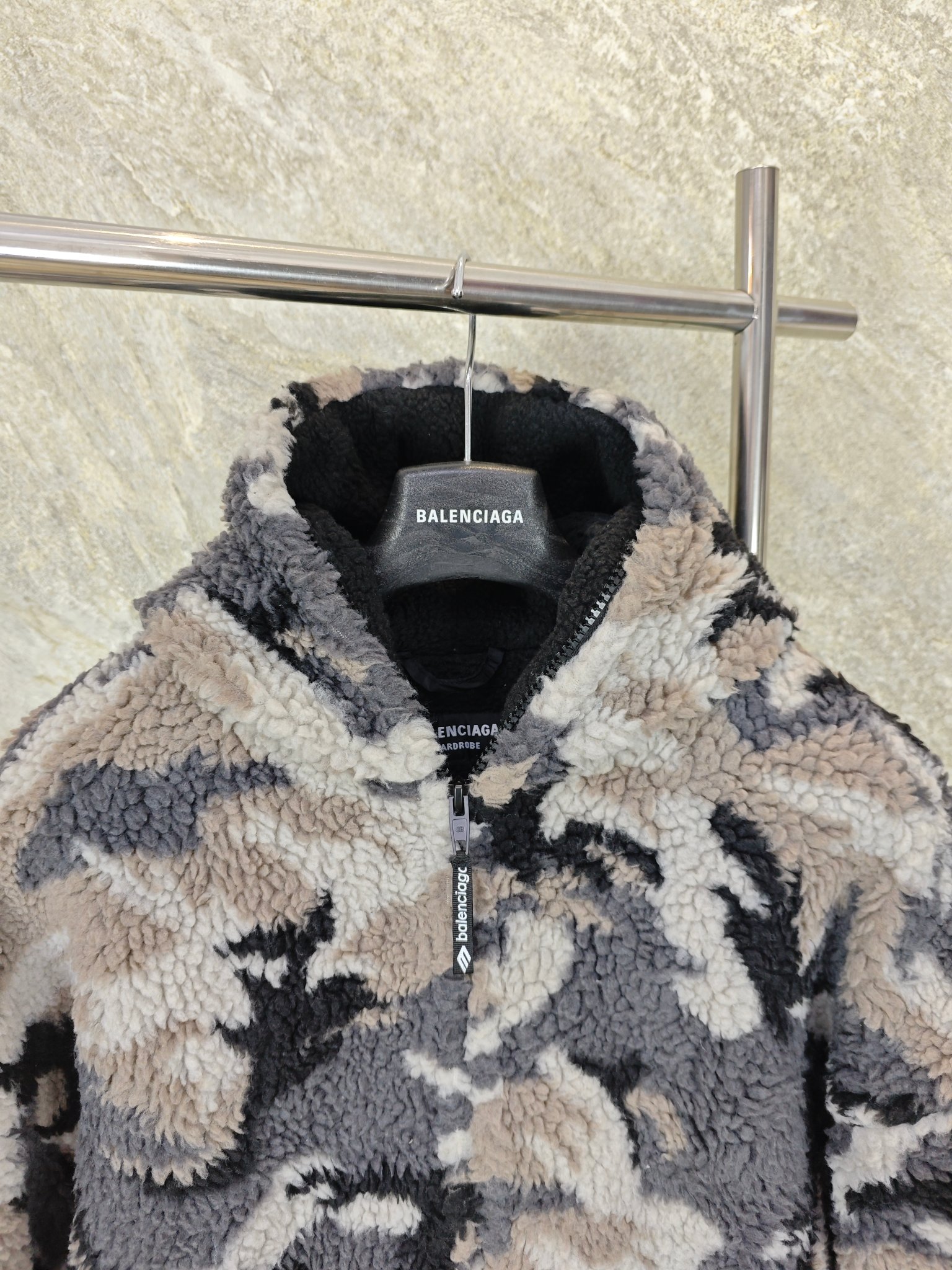 발렌시아가 카모플라주 램울 후드 자켓 25FW 상세 이미지 3