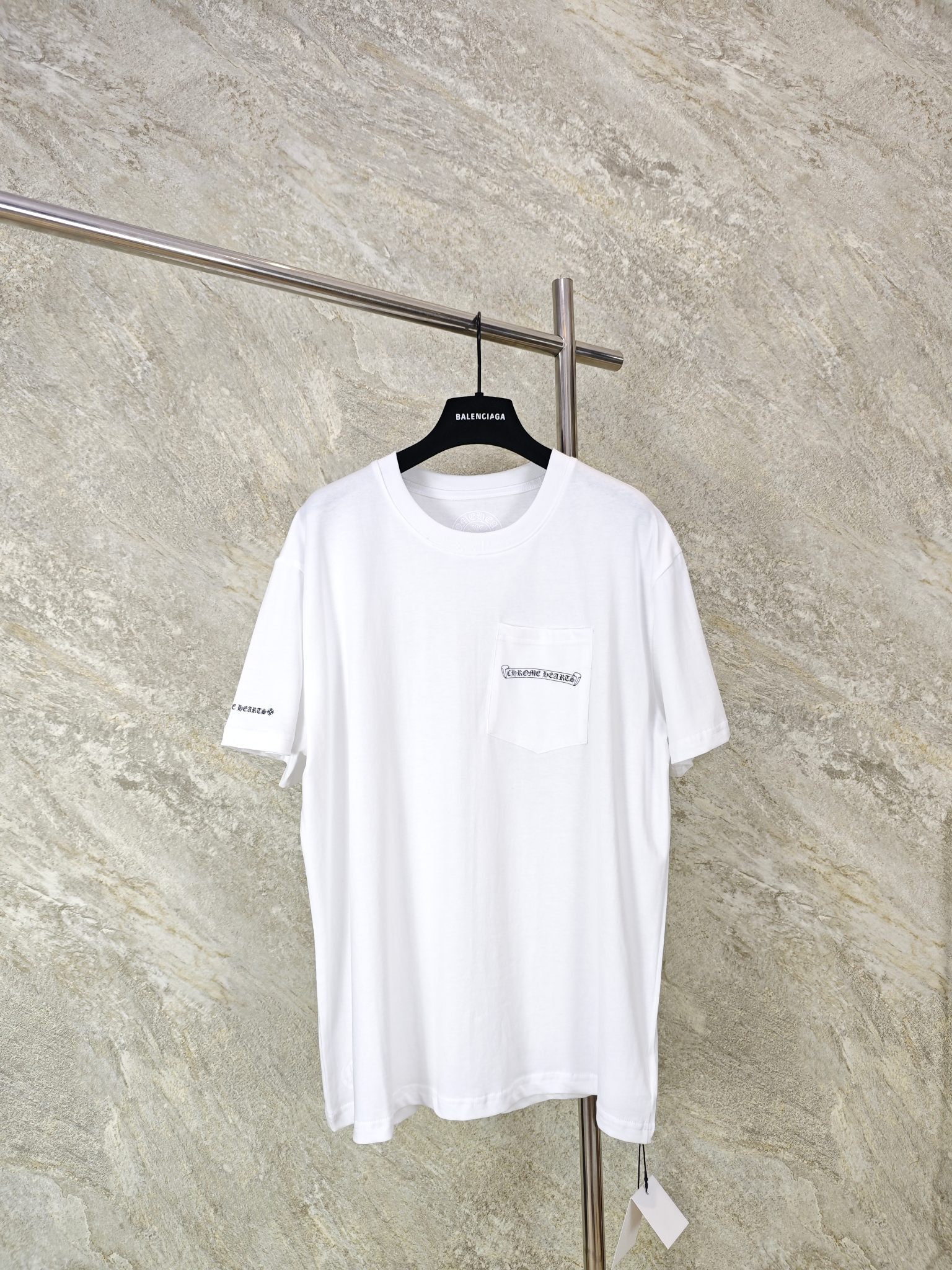 NO:824421,Top quality CH Snowflake Cross Short Sleeve. The fabric is made of 26-woven 220g cotton. The printing uses special imported slurry. Customized matching accessories SIZE (S M L), Chrome Hearts-clothing, chrome hearts, T-shirt,19860909顶级品质 CH 雪花十字短袖 面料采用26织220克全棉材质 印花采用特殊进口浆料 定制配套辅料 SIZE (S M L),克罗心-服装,chrome hearts,T-shirt,,Women's clothing