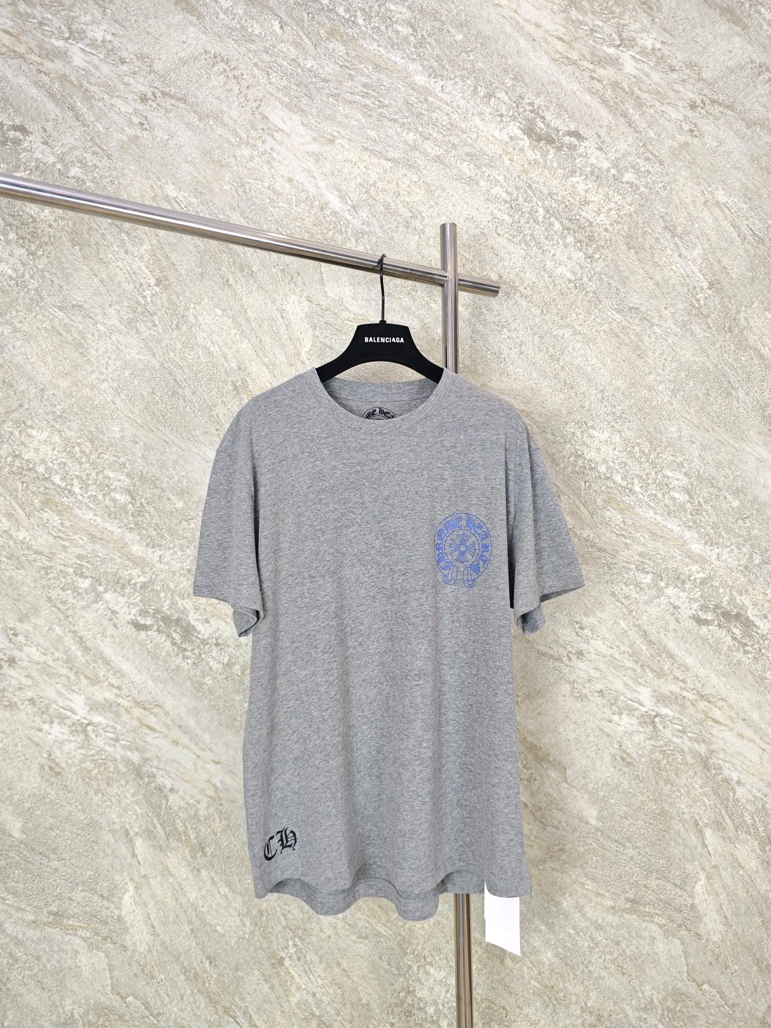 NO:824523,Top quality CH cross vine flower short sleeves. Custom dyed floral gray 26 weave 200g according to YB. Gray fabric is extremely expensive. No stock in the market. Printing uses a variety of printing techniques. Customized accessories. Size S M L, Chrome hearts-clothing, chrome hearts, T-shirt,19860909顶级品质 CH 十字藤花短袖 根据YB订染花灰色26织200克 花灰面料价格极为高昂 市场无现货 印花采用多种印花工艺 定制辅料 尺码 S M L,克罗心-服装,chrome hearts,T-shirt,,Women's clothing