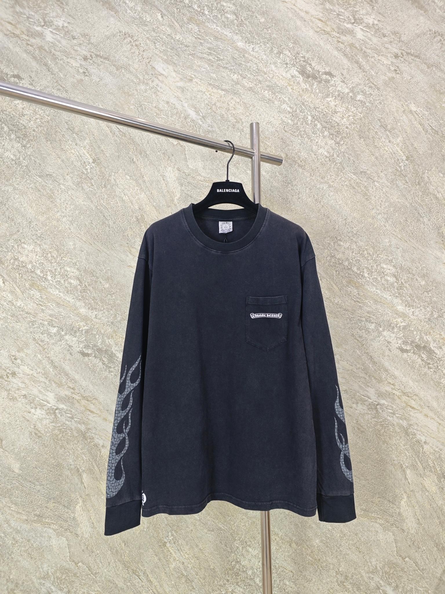 NO:824122,Top quality CH/Vintage Flame Sleeve Arms Washed Long Sleeves. The fabric is made of 26-woven 220g cotton. Brushed treatment. The upper body is aged and washed to be skin-friendly. The printing uses high-temperature ink printing technology. The color of the printing area is extremely complex. Size S M L, Men's Chrome Hearts-Clothing, chrome hearts,19860909顶级品质 CH/Vintage 火焰袖臂水洗长袖 面料采用26织220克全棉材质 磨毛处理 做旧洗水处理上身亲肤 印花采用高温油墨印花工艺 印花面积颜色极为复杂 尺码 S M L,男装克罗心-服装,chrome hearts,,Women's clothing