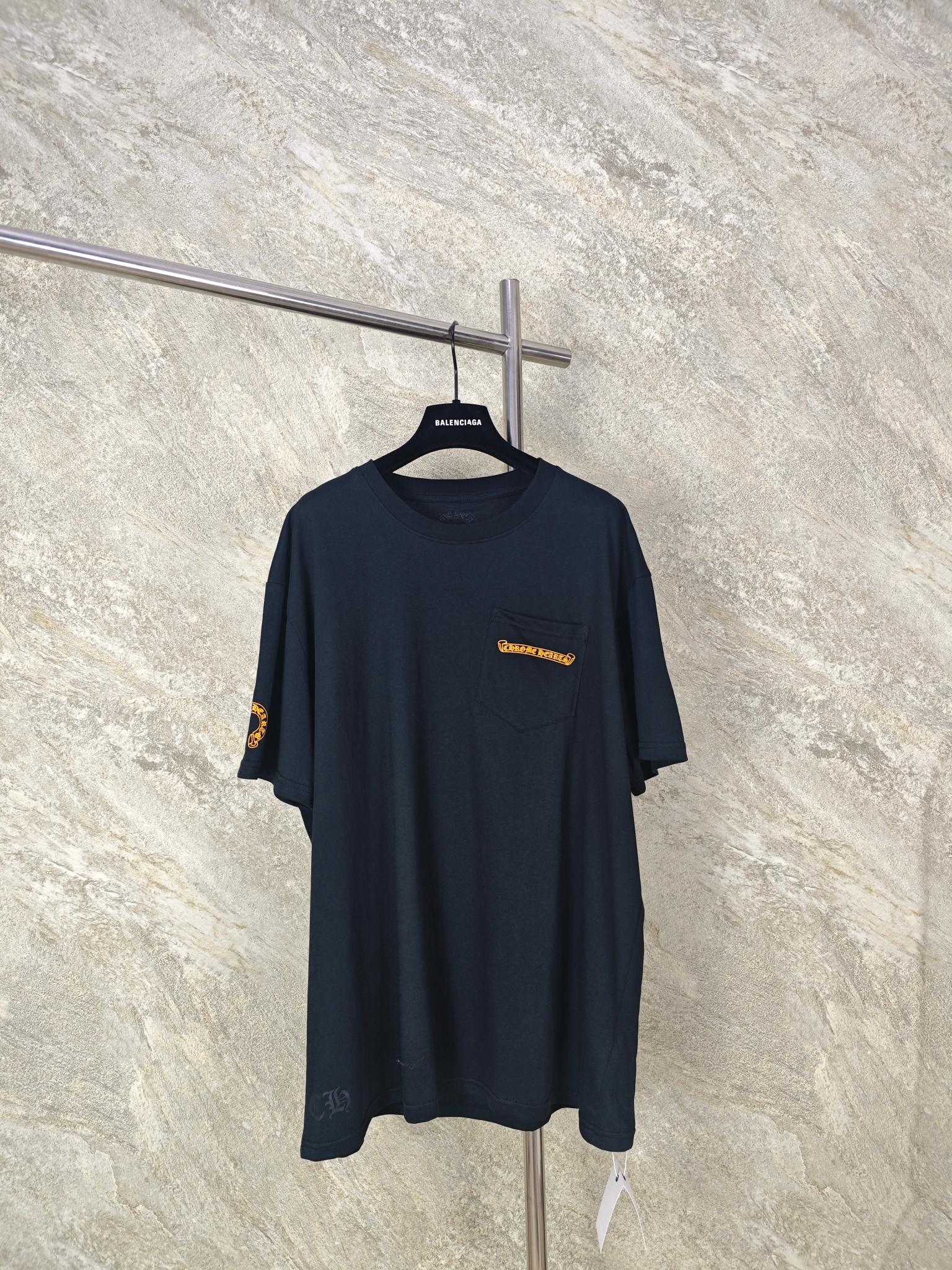 NO:827147,Top quality Chrome Chrome gold coin cross short sleeves. The fabric is made of 200g cotton. The printing uses thermoset ink hollowing technology. Customized accessories. SIZE S M L, Chrome hearts-clothing, chrome hearts, chrome hearts, T-shirt,19860909顶级品质 Chrome Hrome 金币十字架短袖 面料采用200g全棉材质 印花采用热固油墨镂空工艺 定制辅料 SIZE S M L,克罗心-服装,chrome hearts,chrome hearts,T-shirt,,Women's clothing