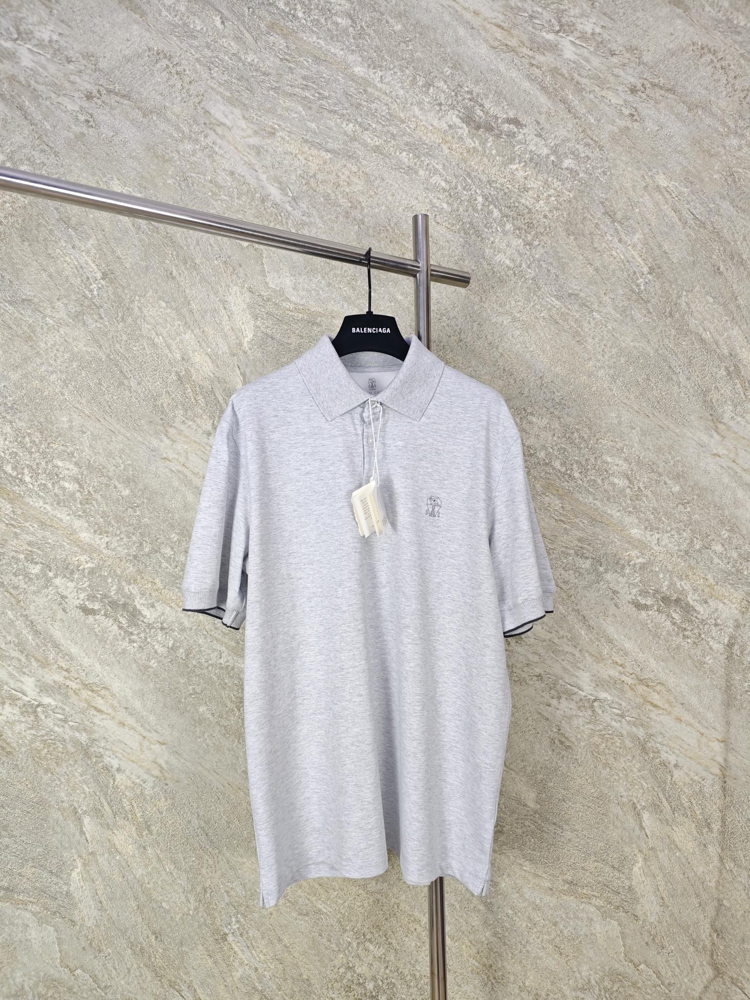 NO:865744,The top-quality BC pattern printed polo shirt is made of high-count combed cotton pique fabric. Through the iconic honeycomb pique mesh weaving method, the fabric surface is covered with uniform breathable micropores. The hollow structure accelerates air circulation, which can quickly wick away sweat and moisture, and will not be stuffy or sticky after long-term wear. At the same time, combed cotton is soft and skin-friendly, and is crisp and stylish. The upper body is not easy to collapse and wrinkle, and has a neat fit. Size: S M L XL, men's clothing,19860909顶级品质 BC图案印花polo衫 选用高支精梳棉珠地面料,通过标志性蜂窝珠地网眼织法,布面布满均匀透气微孔,镂空结构加速空气循环,能快速排走汗液湿气,久穿不闷汗、不粘身；同时精梳棉自带软糯亲肤,且挺括有型,上身不易软塌褶皱,自带利落版型. Size:S M L XL,男装,,Women's clothing
