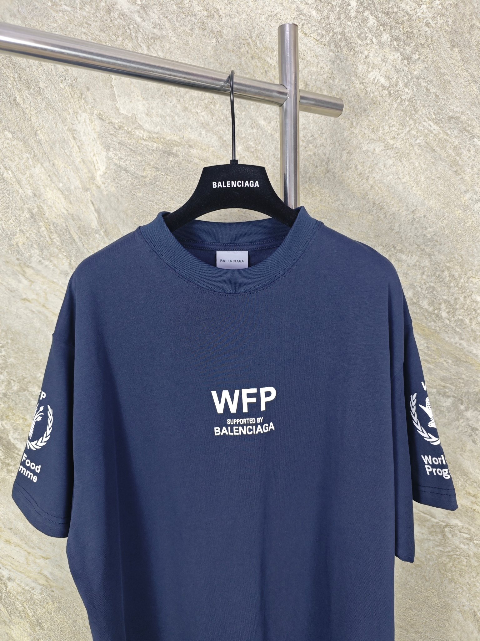 발렌시아가 WFP 프린트 남성 반팔 티셔츠 상세 이미지 3