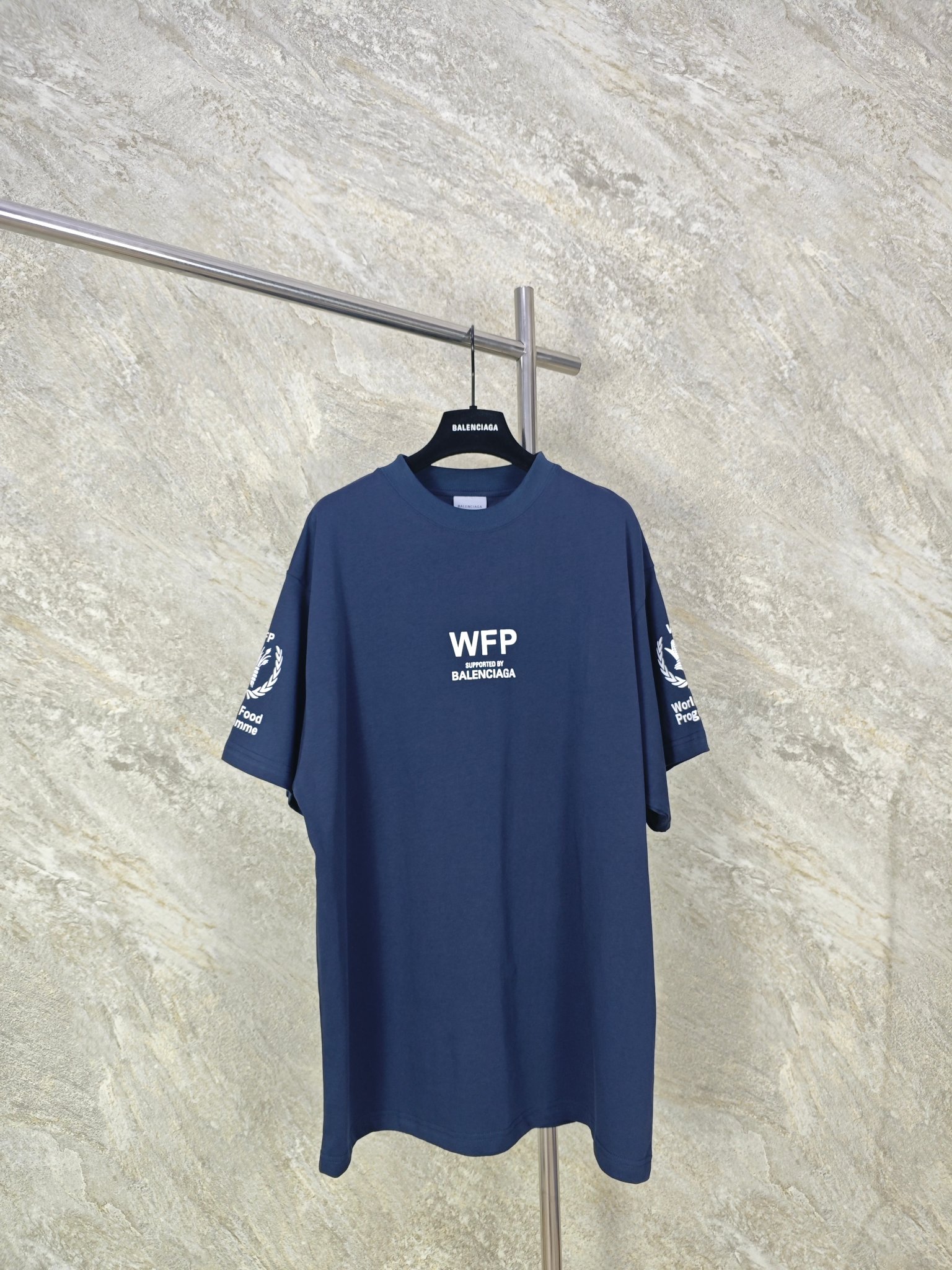 NO:885857,Top quality BLCG WFP 2046 series printed logo short sleeves with the World Food Program (WFP), using original custom-dyed garment washing, post-garment washing process, the latest silver label accessories, color navy, code number 1-2-3-4, Balenciaga-clothing, balenciaga, T-shirt,19860909顶级品质 BLCG WFP 2046系列印花logo短袖 与世界粮食计划署(World FoodProgramme,WFP),采用原版定染成衣洗水,成衣后洗水工艺,最新银标辅料 颜色藏青 码数1-2-3-4,巴黎世家-服装,balenciaga,T-shirt,,Women's clothing