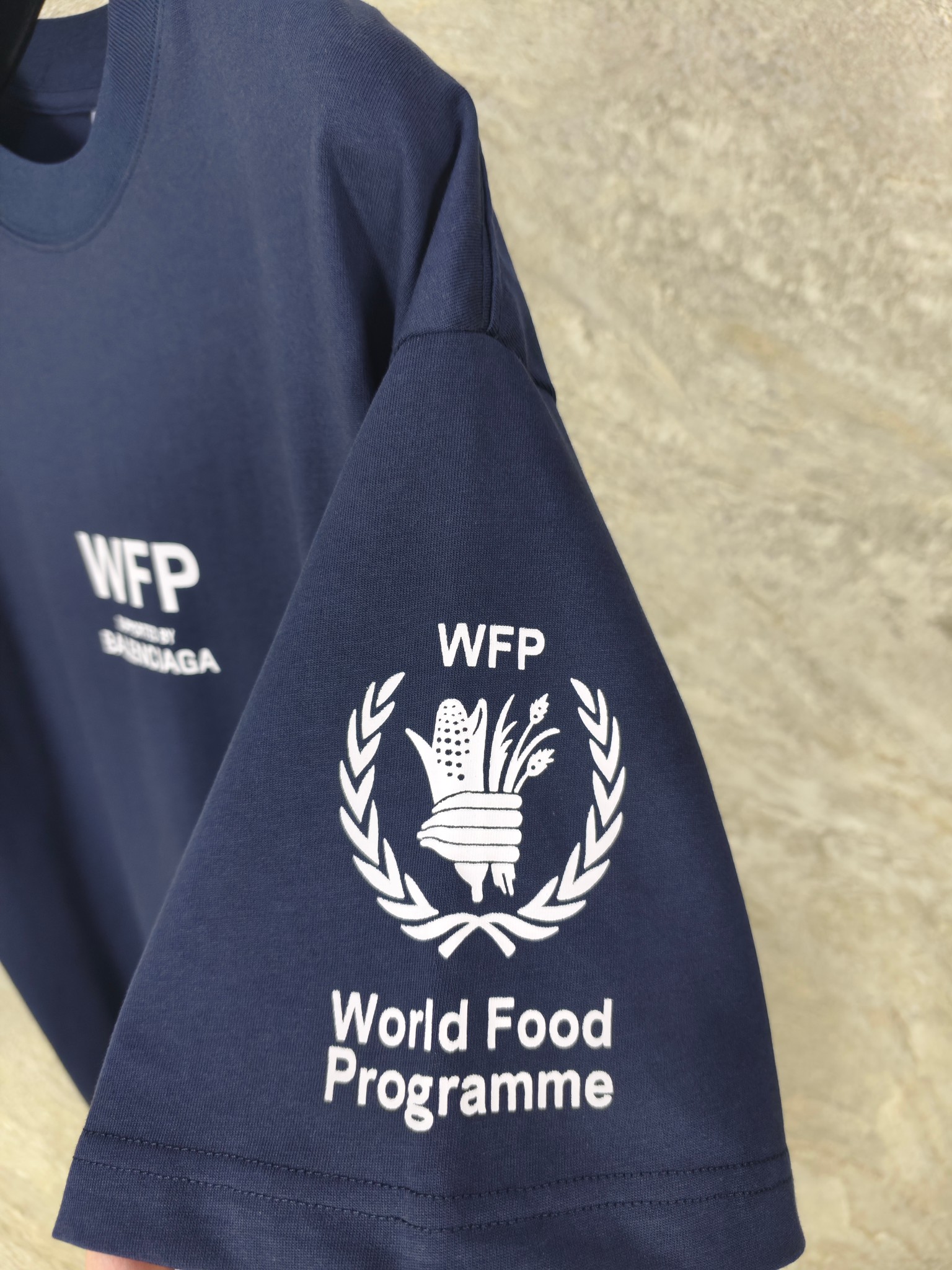 발렌시아가 WFP 프린트 남성 반팔 티셔츠 상세 이미지 5