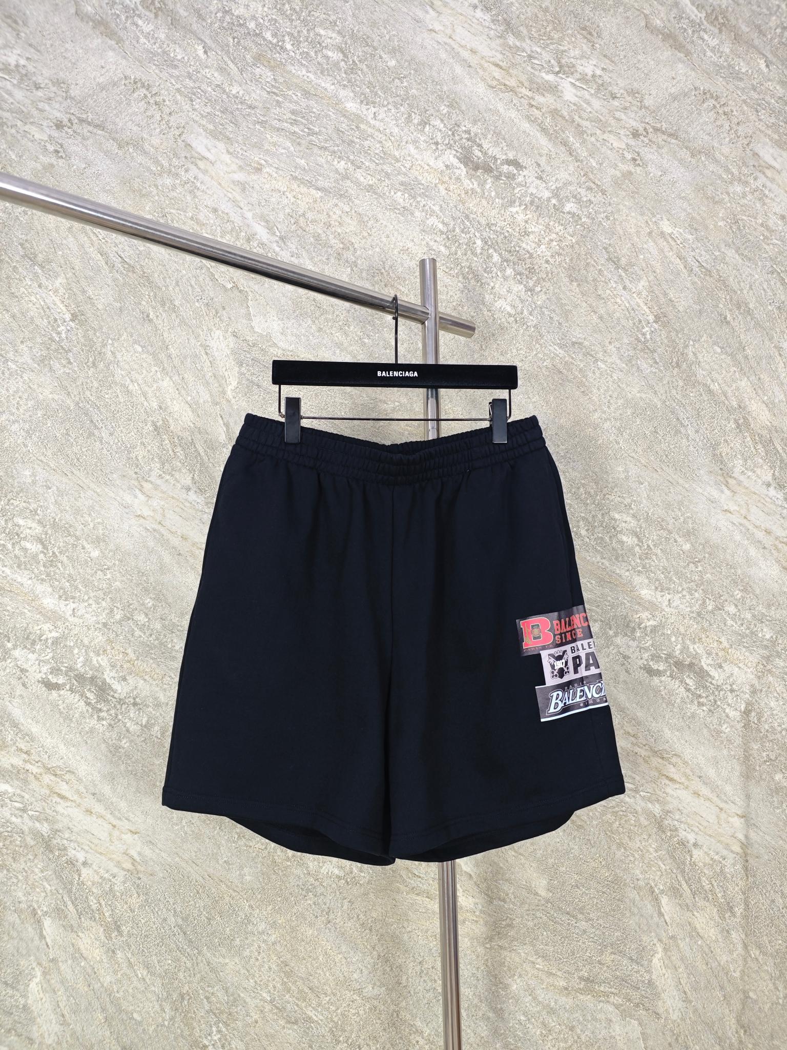 NO:888672,Top quality BLCG 26SS tape overprint craft shorts. Select high weight combed double yarn pure cotton fabric. The real texture is tight and delicate. The cloth surface is flat and clean, with a soft matte texture. Size XS S M L, Balenciaga-clothing, balenciaga, shorts,19860909顶级品质 BLCG 26SS胶带叠印工艺短裤 甄选高克重精梳双纱纯棉面料,实拍肌理紧实细腻,布面平整干净,自带柔和哑光质感. Size XS S M L,巴黎世家-服装,balenciaga,shorts,,Women's clothing
