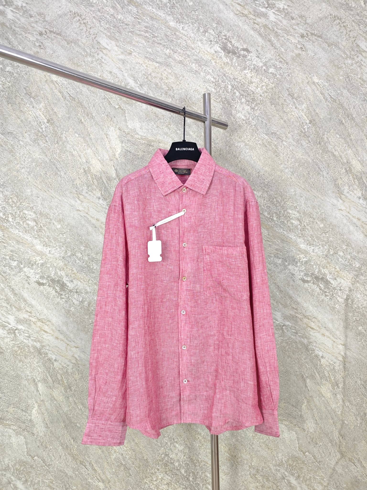 NO:887577,Top quality LP linen long-sleeved shirt. Selected rain flax imported from France. No chemical degumming process is added in the whole process. The tempered flax fiber is flexible and long, and the surface is as soft and soft as pearls. It is known as the 'Queen of Fibers'. Color: bitter blueberry soil color Size (50 52 54 56), men's clothing, loro piana, shirts,19860909顶级品质 LP 亚麻长袖衬衫 甄选 法国进口雨露亚麻,全程不添加化学脱胶工艺,淬炼后的亚麻纤维柔韧绵长,表层泛着珍珠般温润柔光,素有「纤维皇后」的美誉. 颜色苦蓝莓色 土壤色 Size( 50 52 54 56 ),男装,loro piana,shirts,,Women's clothing