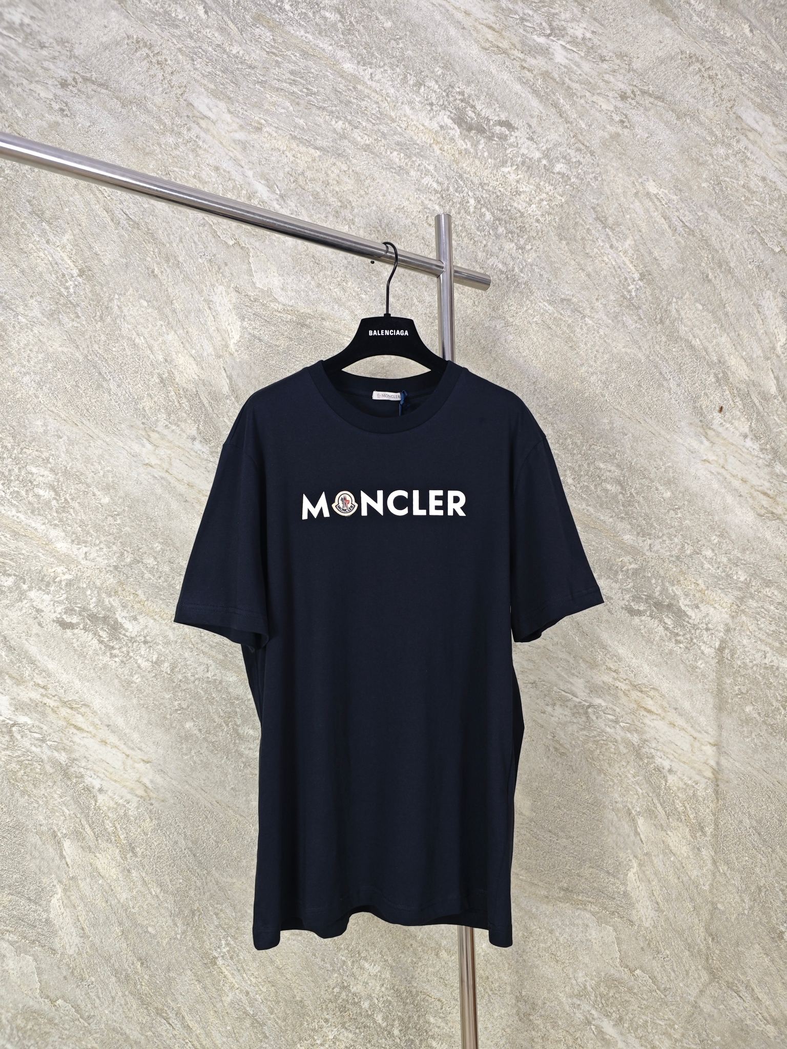 NO:888757,Top quality MONCLER logo printed short sleeves Color: Black White SIZE: XS S M L, Moncler-clothing, Moncler, T-shirt,19860909顶级品质 MONCLER标识印花短袖 颜色:黑 白 SIZE: XS S M L,蒙口-服装,Moncler,T-shirt,,Women's clothing