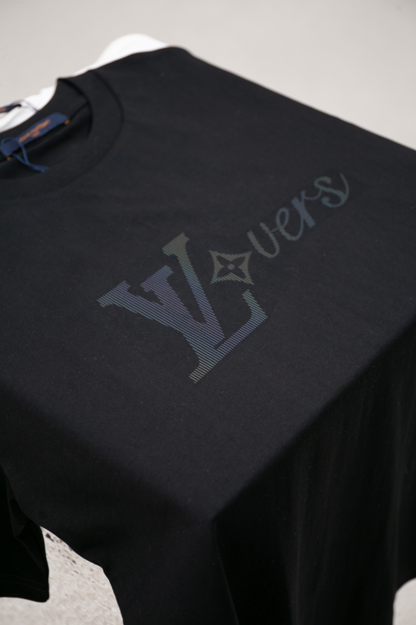 Louis Vuitton Vers T-Shirt - Monogram Cotton Tee - Casual Style 3 windows1742568972495 16957401132047631257