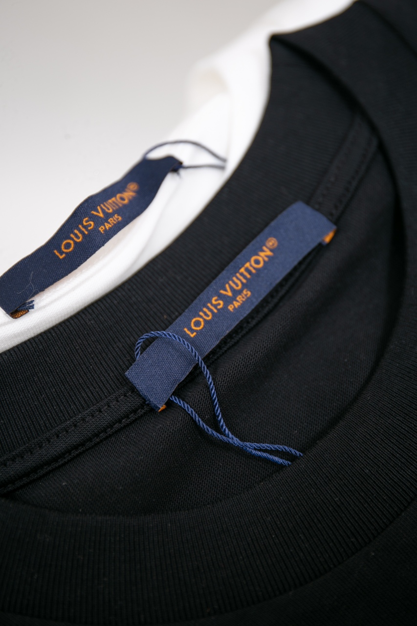 Louis Vuitton Vers T-Shirt - Monogram Cotton Tee - Casual Style 4 windows1742568972574 11570964681854833022