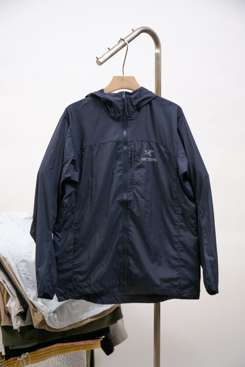 Arc'teryx Squamish Hoody - Lightweight, Windproof Jacket for Outdoor Adventures