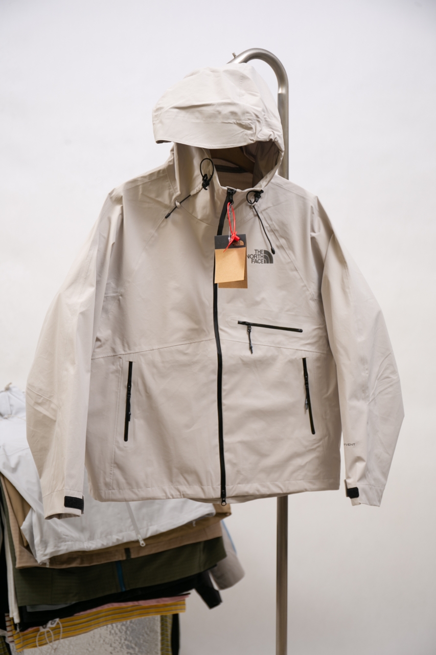 The North Face Men's DRYVENT Waterproof Hooded Windbreaker Jacket 1 windows1743250412720 19583364902036508700