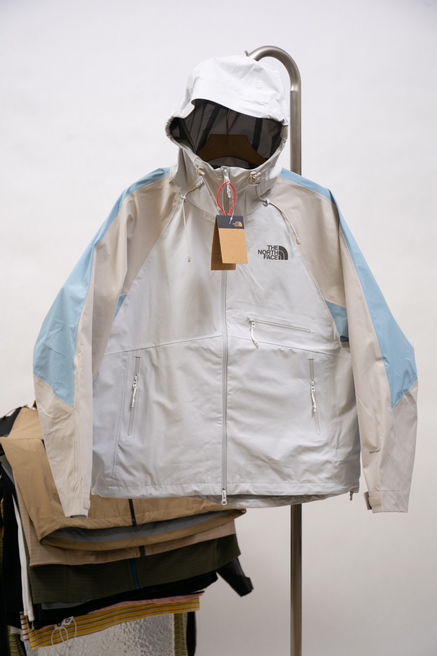 The North Face Men's DRYVENT Waterproof Reflective Windbreaker Jacket 2 windows1743250424220 1724503814 2117277373