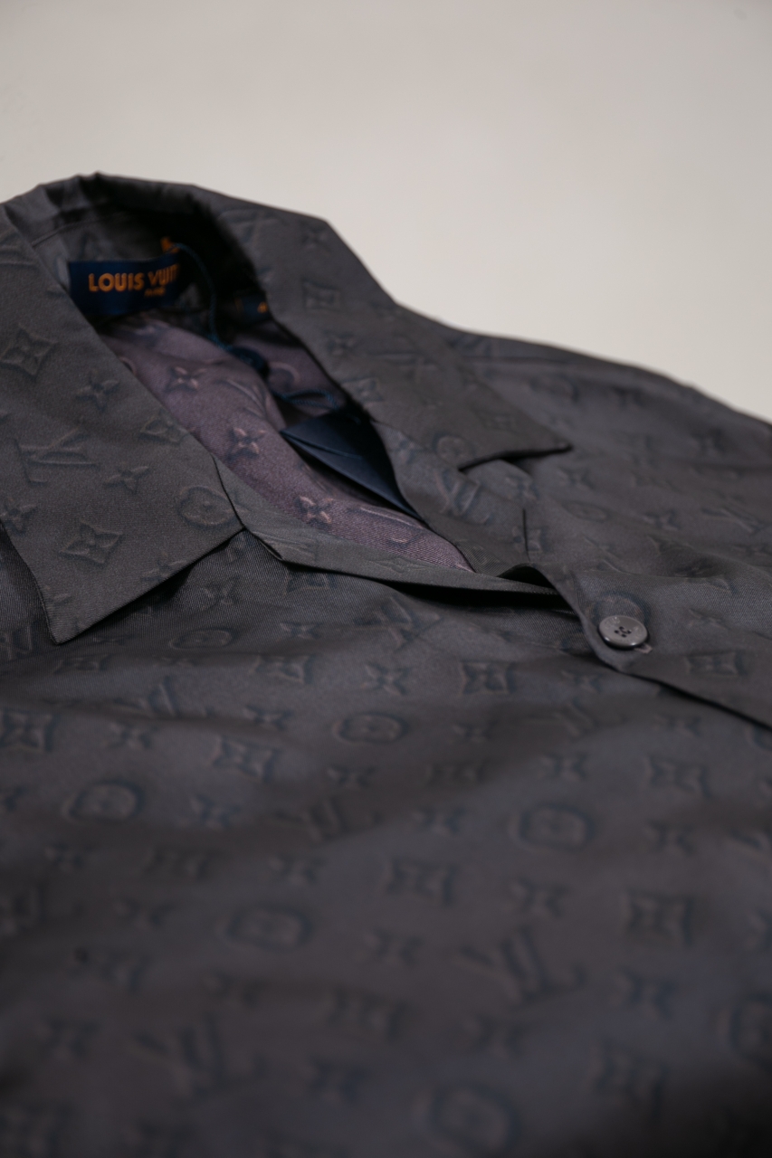 Louis Vuitton 2025SS Silk Jacquard Logo Shirt and Shorts Set 3 windows1743519143116 694009337 718793954