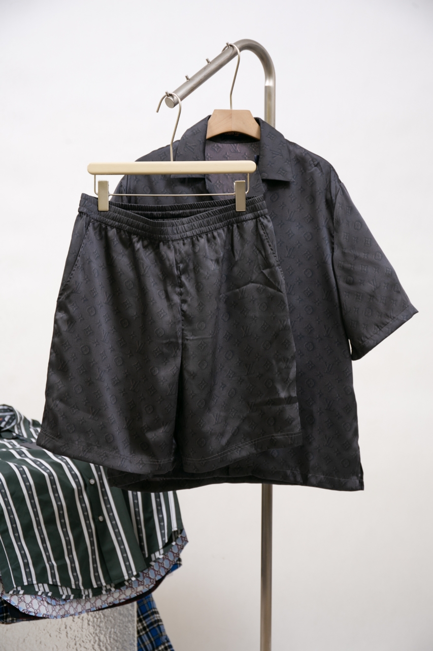 Louis Vuitton 2025SS Silk Jacquard Logo Shirt and Shorts Set 1 windows1743519143117 694009337 1993321368