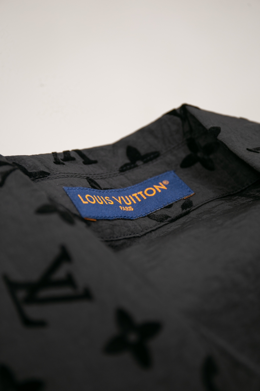 Louis Vuitton Monogram Flocked Velvet Casual Shirt - SS25 Collection 4 windows1743519364539 1677381583 981116633