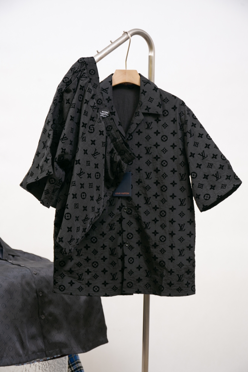 Louis Vuitton Monogram Flocked Velvet Casual Shirt - SS25 Collection 1 windows1743519364851 1670290650 820267818
