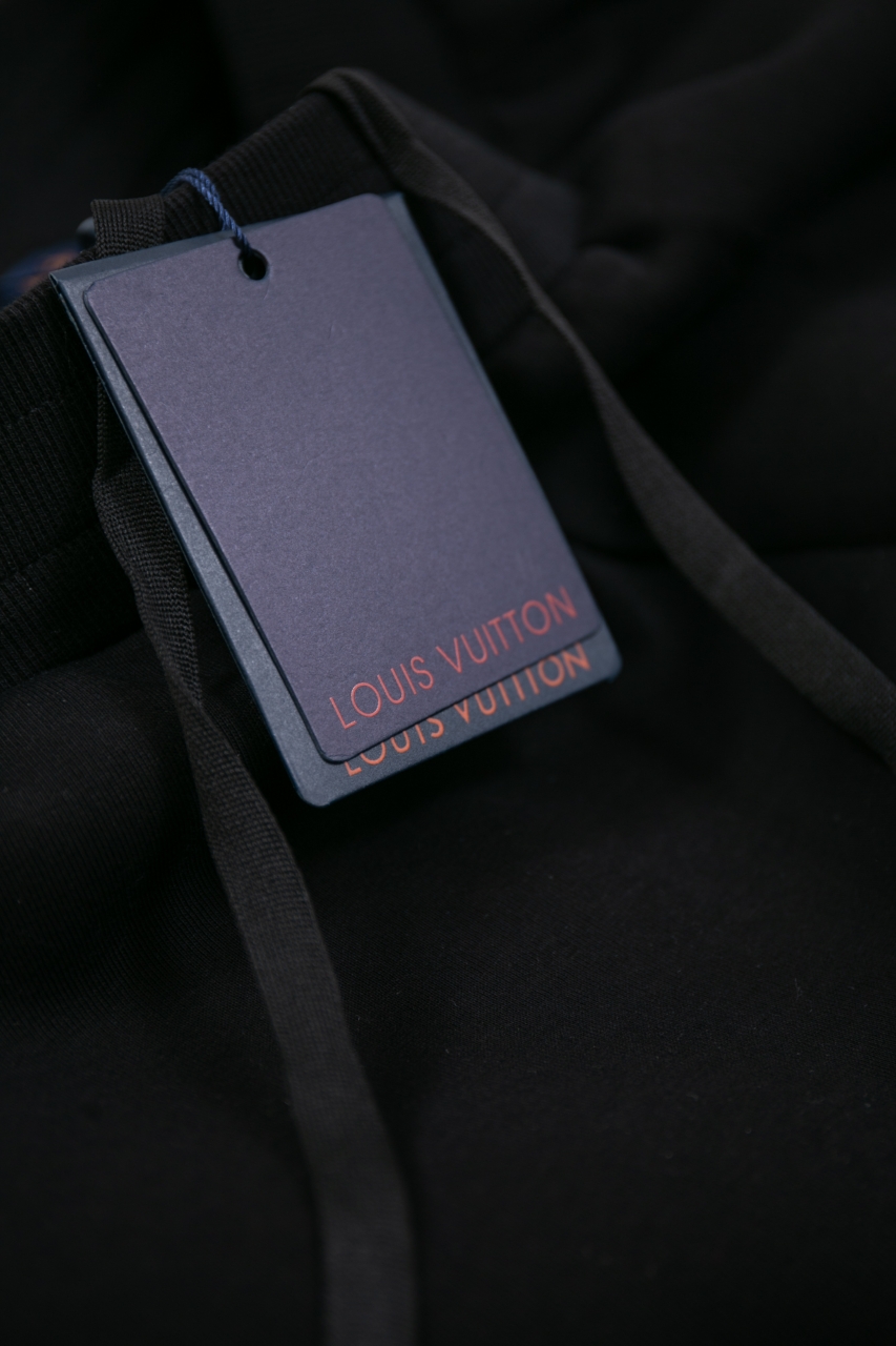 Louis Vuitton Rhinestone Logo Black Cotton-Blend Knit Sweat Shorts 9 windows1743704425658 2024143856 119178097