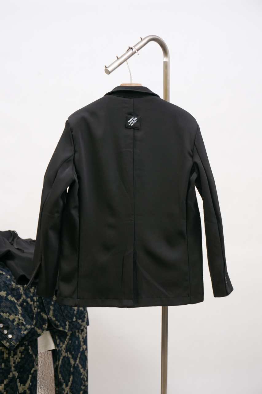 Louis Vuitton Tailored-Fit Wool Blend Knit Blazer - Sophisticated Style 3 windows1743704541475 135403796 1182435806