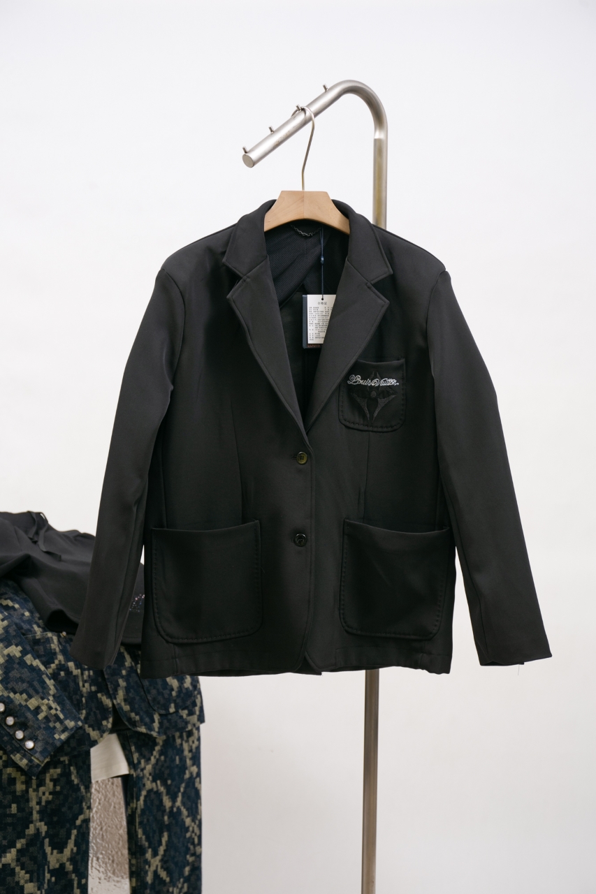 Louis Vuitton Tailored-Fit Wool Blend Knit Blazer - Sophisticated Style 2 windows1743704541732 14374844362030802311