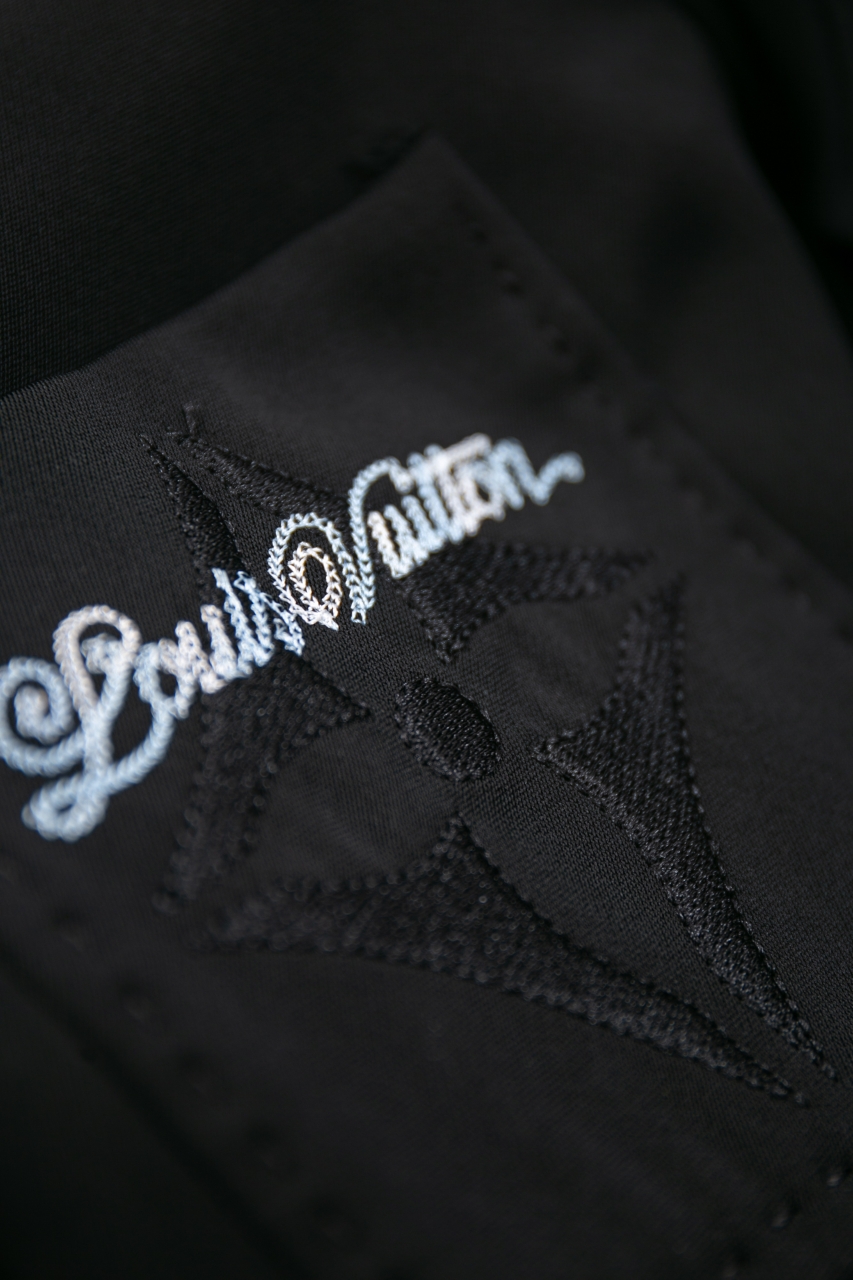 Louis Vuitton Tailored-Fit Wool Blend Knit Blazer - Sophisticated Style 8 windows1743704542033 404809675584176074