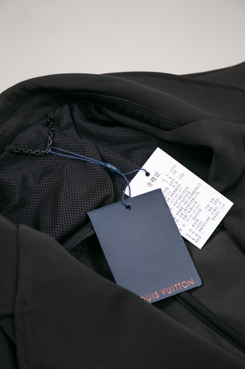 Louis Vuitton Tailored-Fit Wool Blend Knit Blazer - Sophisticated Style 9 windows1743704542551 1632015236 425493579