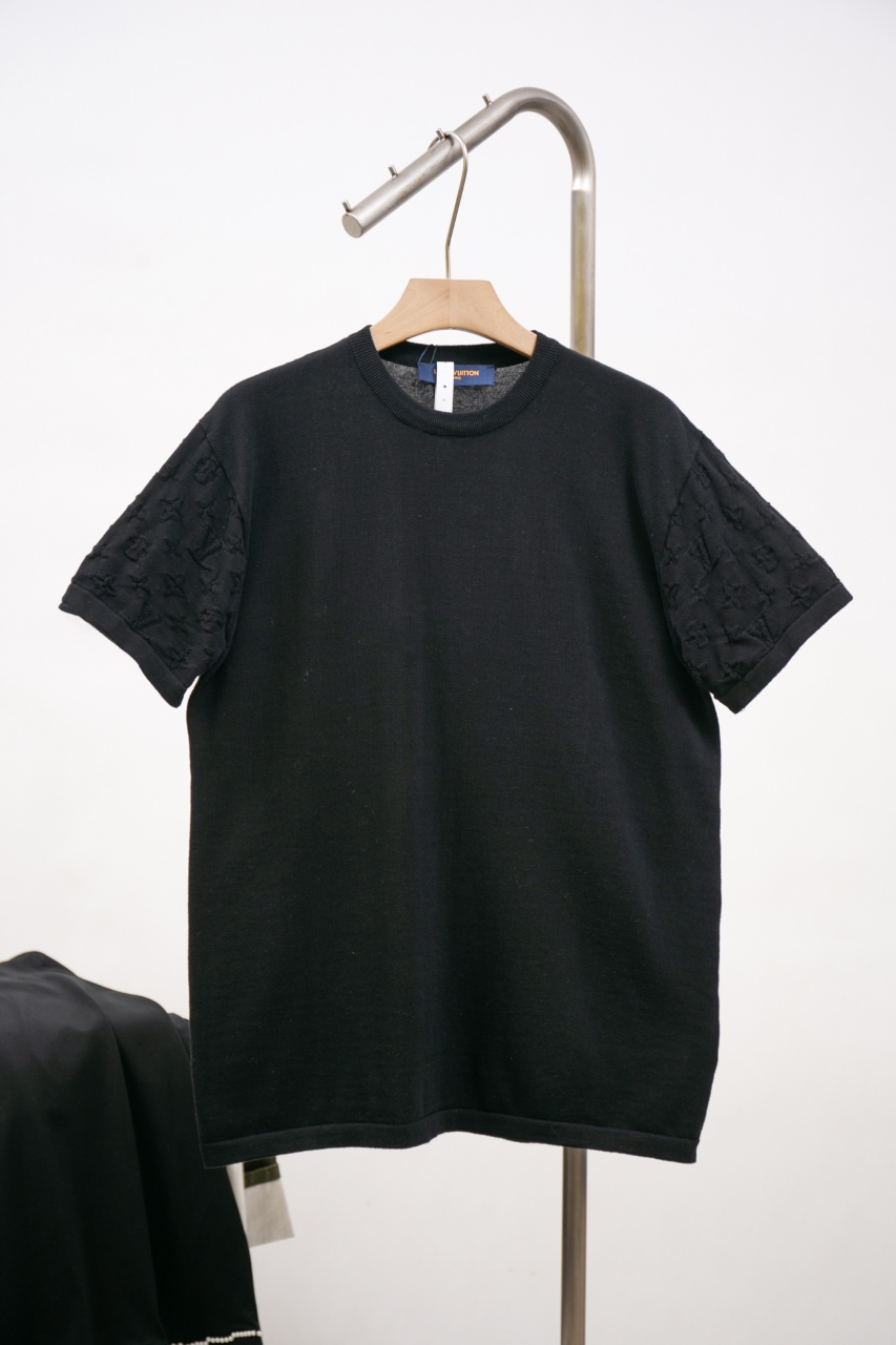 Louis Vuitton Jacquard Monogram Tee - Crew Neck, Short Sleeve, Black 1 windows1744152051308 12161892641002619714