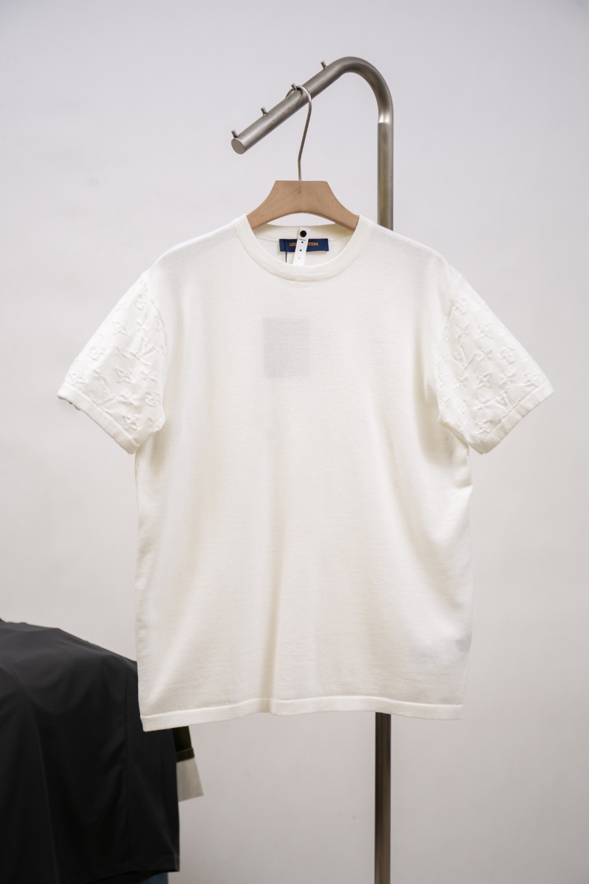 Louis Vuitton Jacquard Monogram Tee - Short Sleeve Crew Neck T-Shirt 1 windows1744152063186 787993901 996807605