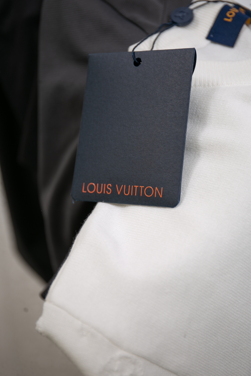 Louis Vuitton Jacquard Monogram Tee - Short Sleeve Crew Neck T-Shirt 6 windows1744152063695 20151994621247951629
