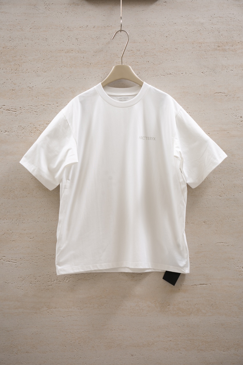 Arc'teryx Men's White Crew Neck T-Shirt, Breathable Cotton Blend, Relaxed Fit