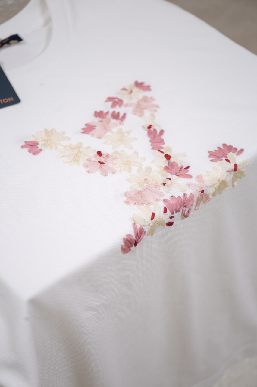 Louis Vuitton x Nigo Hand-Stitched Blossom Tee - Crew Neck Cotton T-Shirt 6 windows1755712827780 1951123492 116254761
