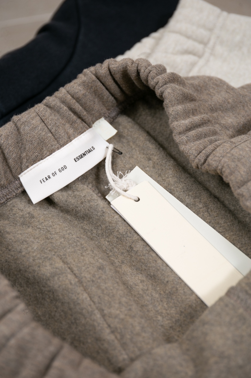 Fear of God Essentials Ninth Collection Metal Logo Fleece Lounge Pants 6 windows1756422460030 1946690170 1385083164