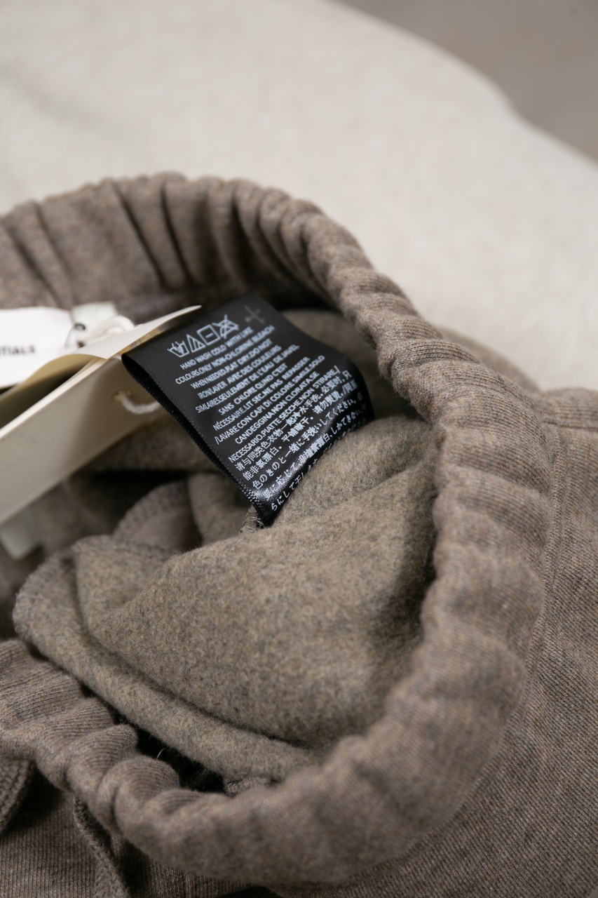 Fear of God Essentials Ninth Collection Metal Logo Fleece Lounge Pants 7 windows1756422460449 794527801 1143663441