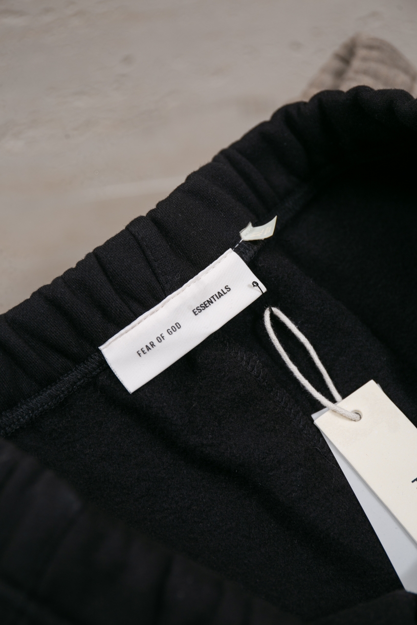 Fear of God Essentials Ninth Collection Black Straight Leg Drawstring Sweatpants 3 windows1756422762544 1981795600448169082