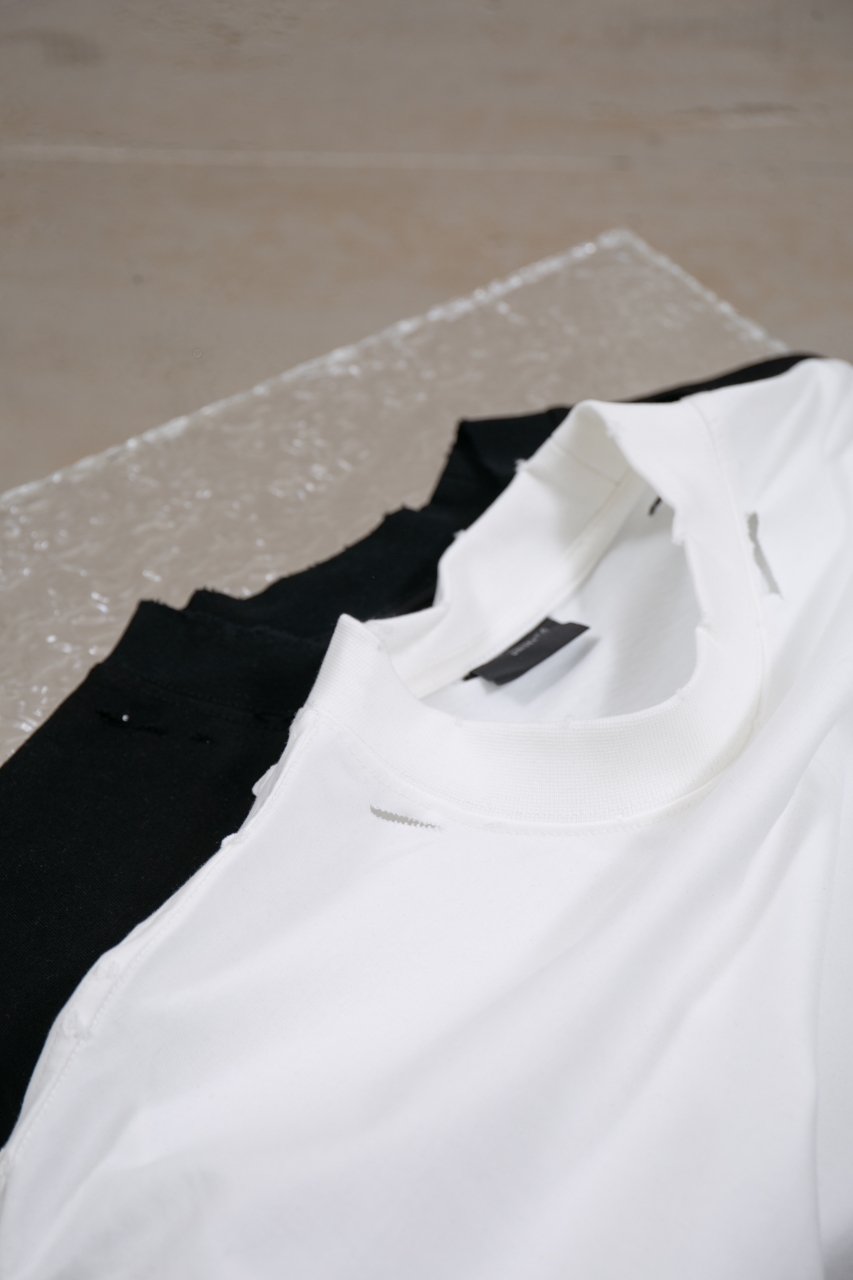 Balenciaga 25FW Distressed Long Sleeve Crew Neck T-Shirt - Unisex 4 windows1756825681351 236871779340904607
