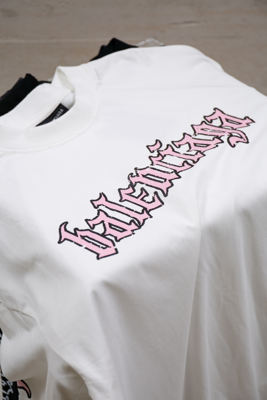 Balenciaga Gothic Logo Print Distressed Long Sleeve T-Shirt - Unisex 3 windows1756825725152 1657401162 1463877820