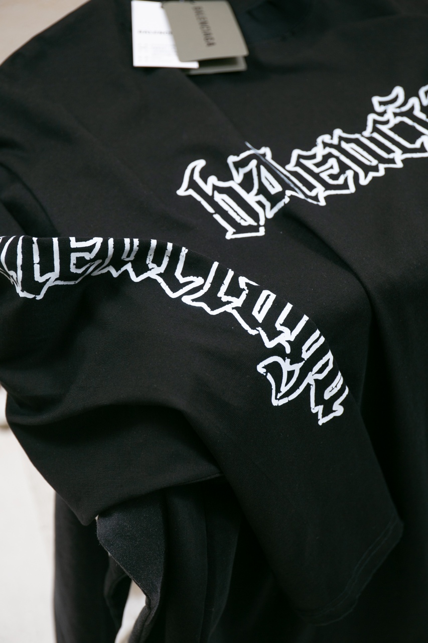 Balenciaga Gothic Logo Distressed Long Sleeve T-Shirt - Unisex 8 windows1756825737634 540811996 1390820254