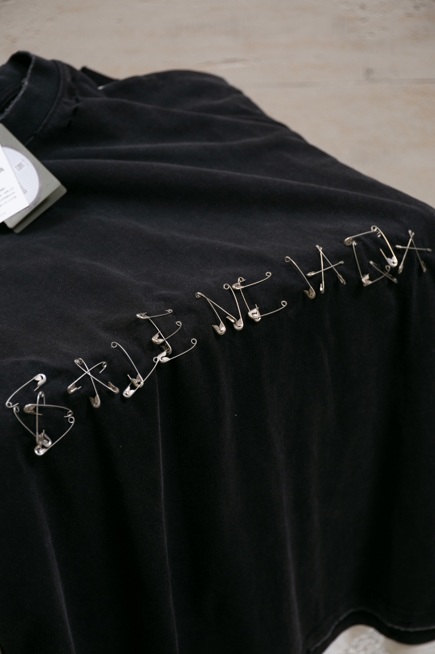 Balenciaga Black Distressed Logo Long Sleeve T-Shirt with Safety Pins 6 windows1756825771140 10734423491163513095