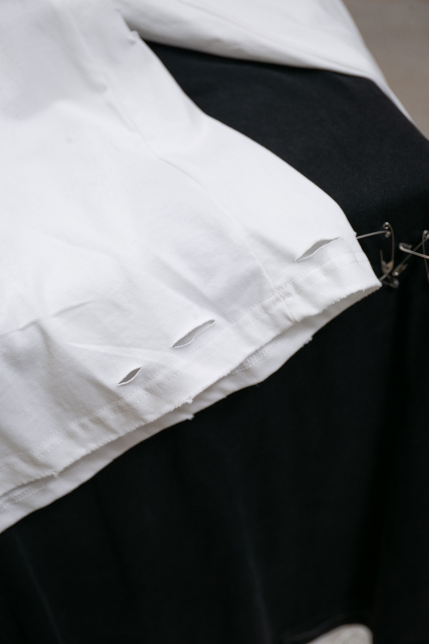 Balenciaga White Long Sleeve Distressed T-Shirt with Logo 9 windows1756825789857 551670378278530263