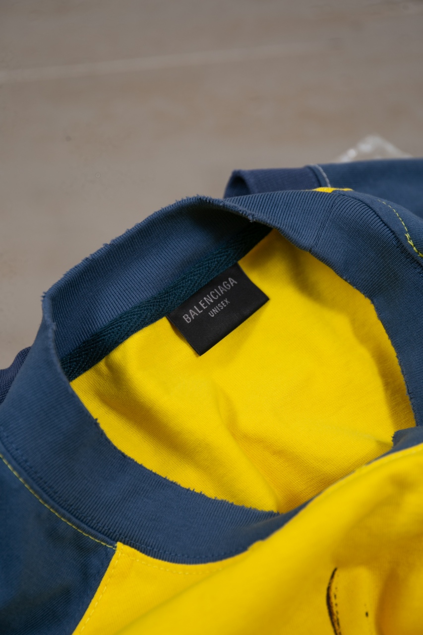 Balenciaga Signature Graphic Print Crew Neck T-Shirt - Casual & Stylish 7 windows1756825833921 18973246821753342272