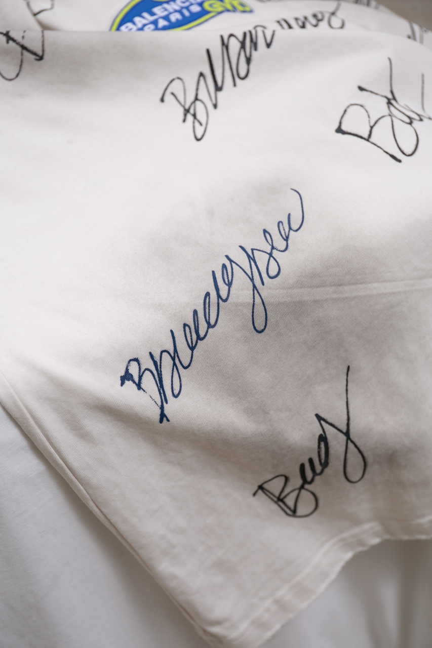 Balenciaga Hand-Drawn Signature Short Sleeve T-Shirt - Crew Neck, Blue and White 8 windows1756825896834 19952916161404832770