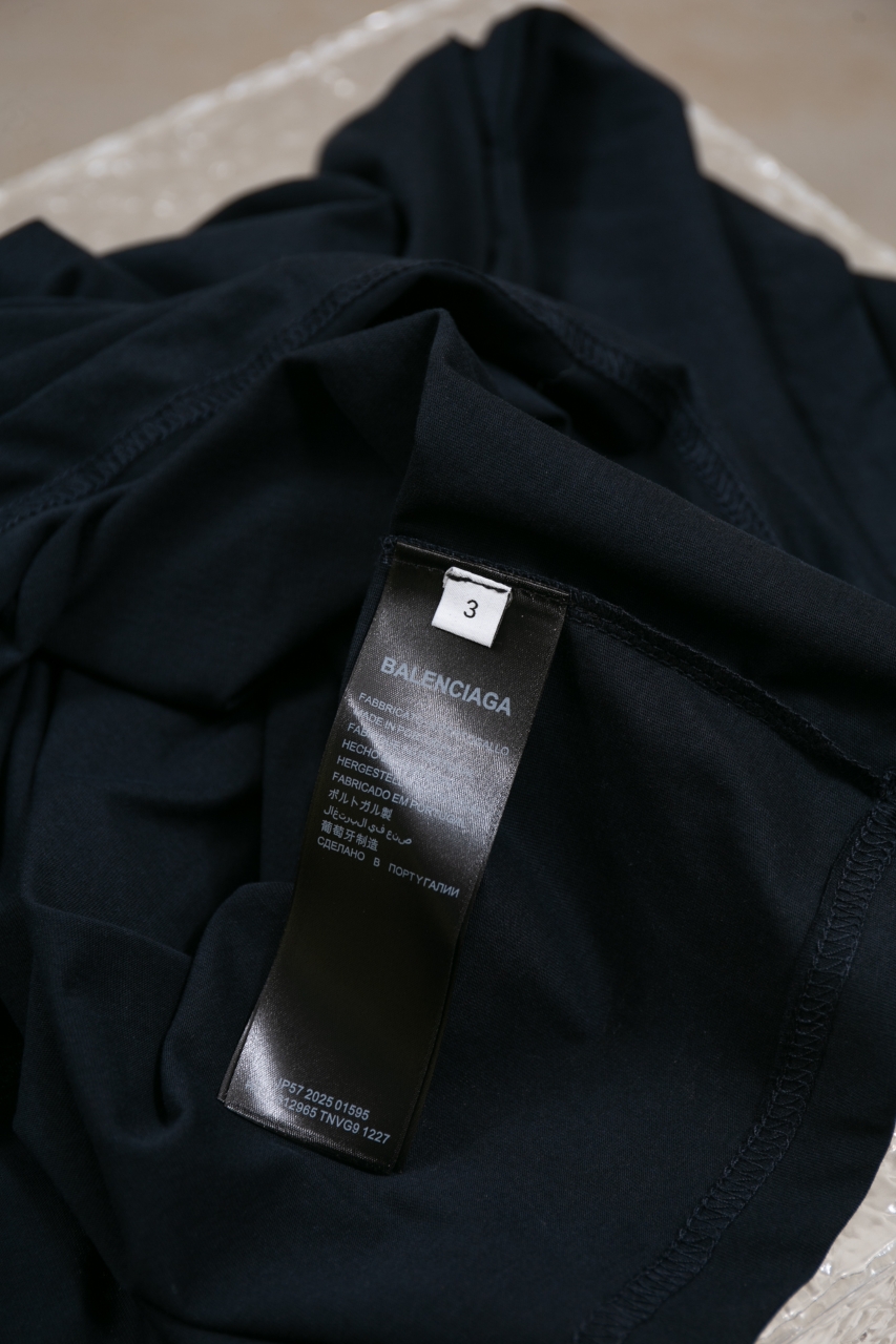 Oakley Men's Black Short Sleeve T-Shirt With Sticker Detail - Casual Style 9 windows1756826565766 15357688201075878668
