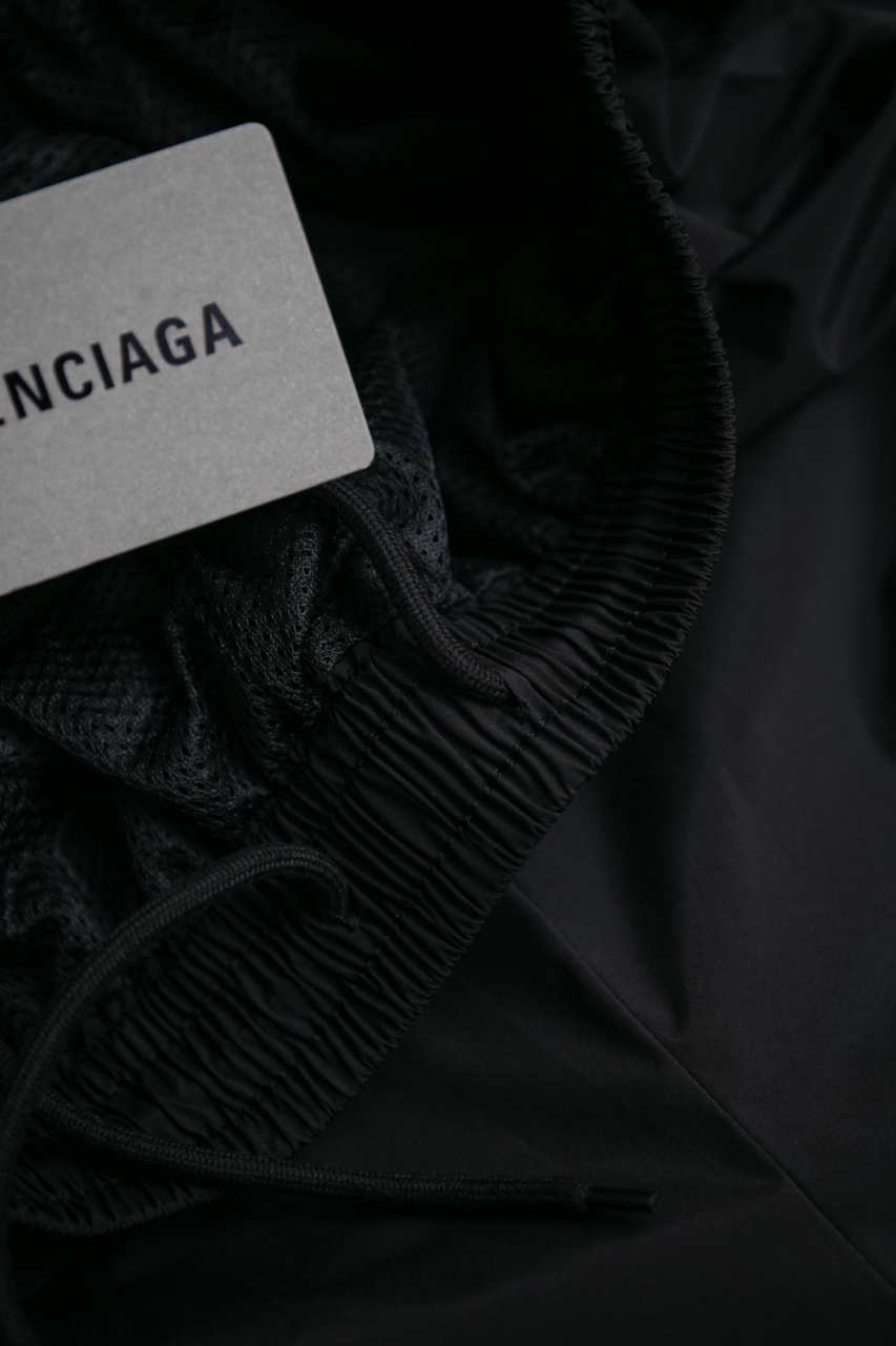 Balenciaga Sport Pants with Embroidered Heart - Limited Edition 4 windows1757686293555 1021940101659092055