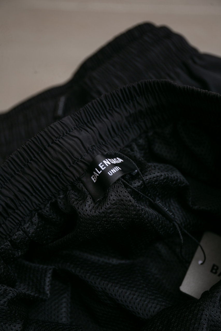 Balenciaga Sport Pants with Embroidered Heart - Limited Edition 2 windows1757686293669 2024352312 583485939
