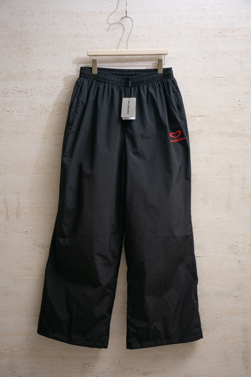 Balenciaga Sport Pants with Embroidered Heart - Limited Edition 1 windows1757686293689 296024702 1665215118