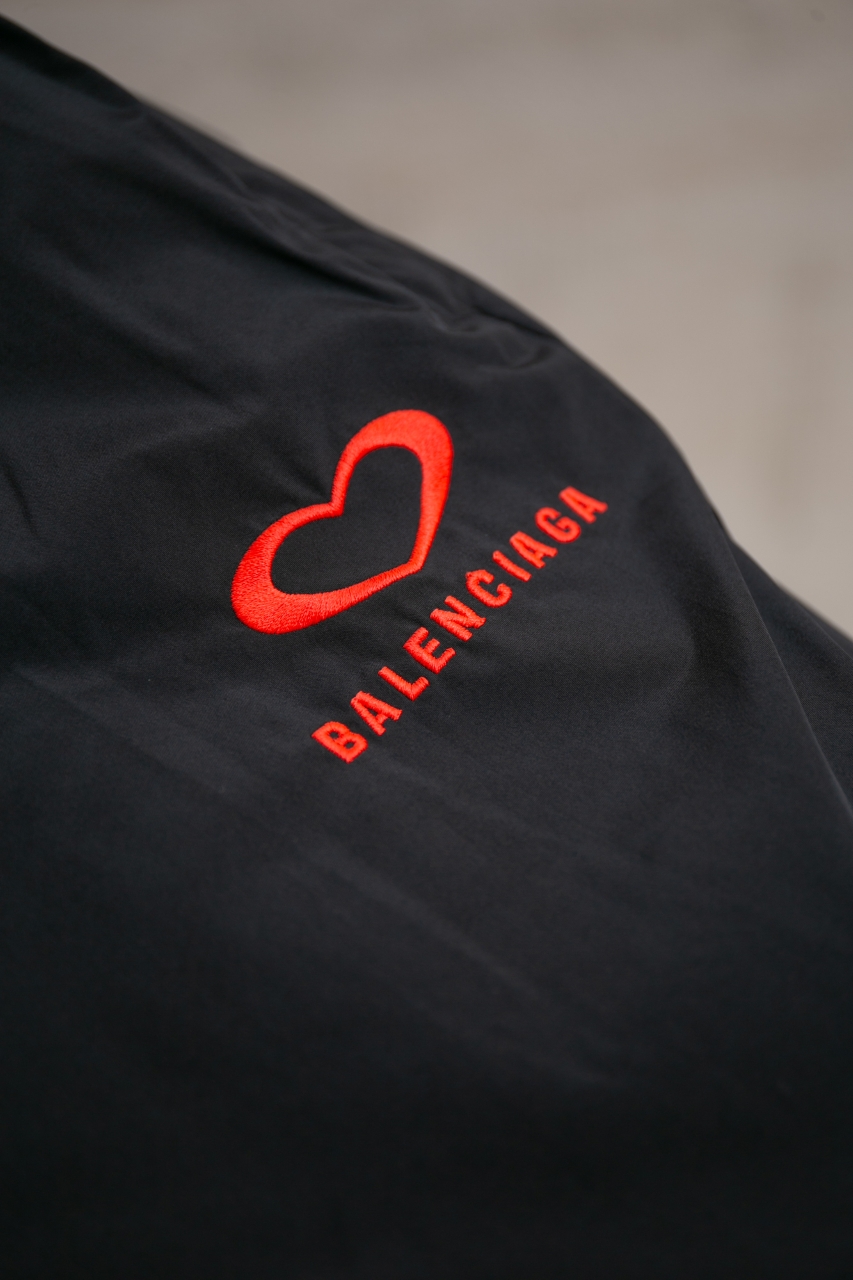 Balenciaga Sport Pants with Embroidered Heart - Limited Edition 6 windows1757686294322 14037426551170045107