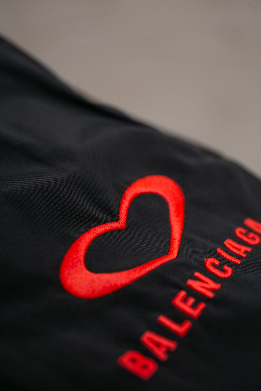 Balenciaga Sport Pants with Embroidered Heart - Limited Edition 8 windows1757686294745 251580286990992472