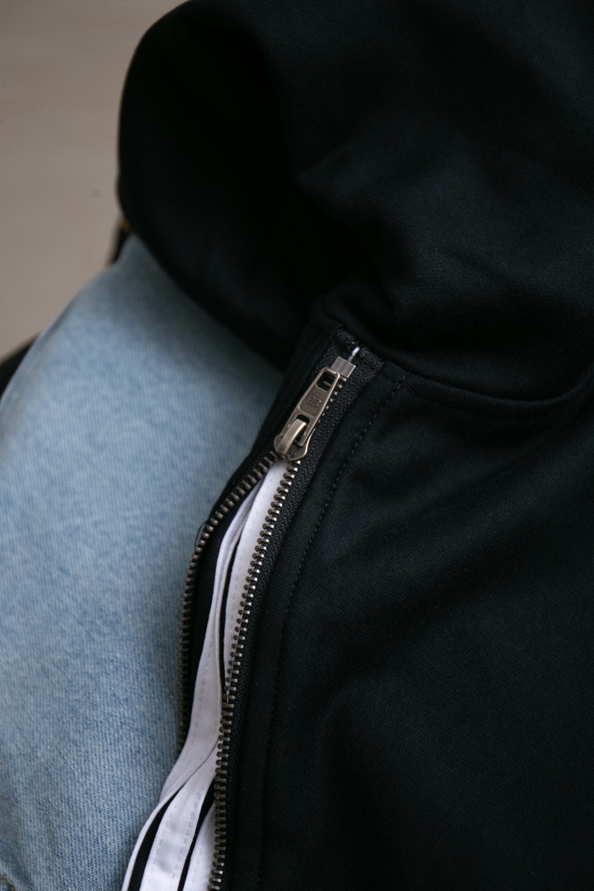 Balenciaga Black Zip-Up Hoodie with Shoulder Stripe Detail 4 windows1757688535358 21001342071478880832