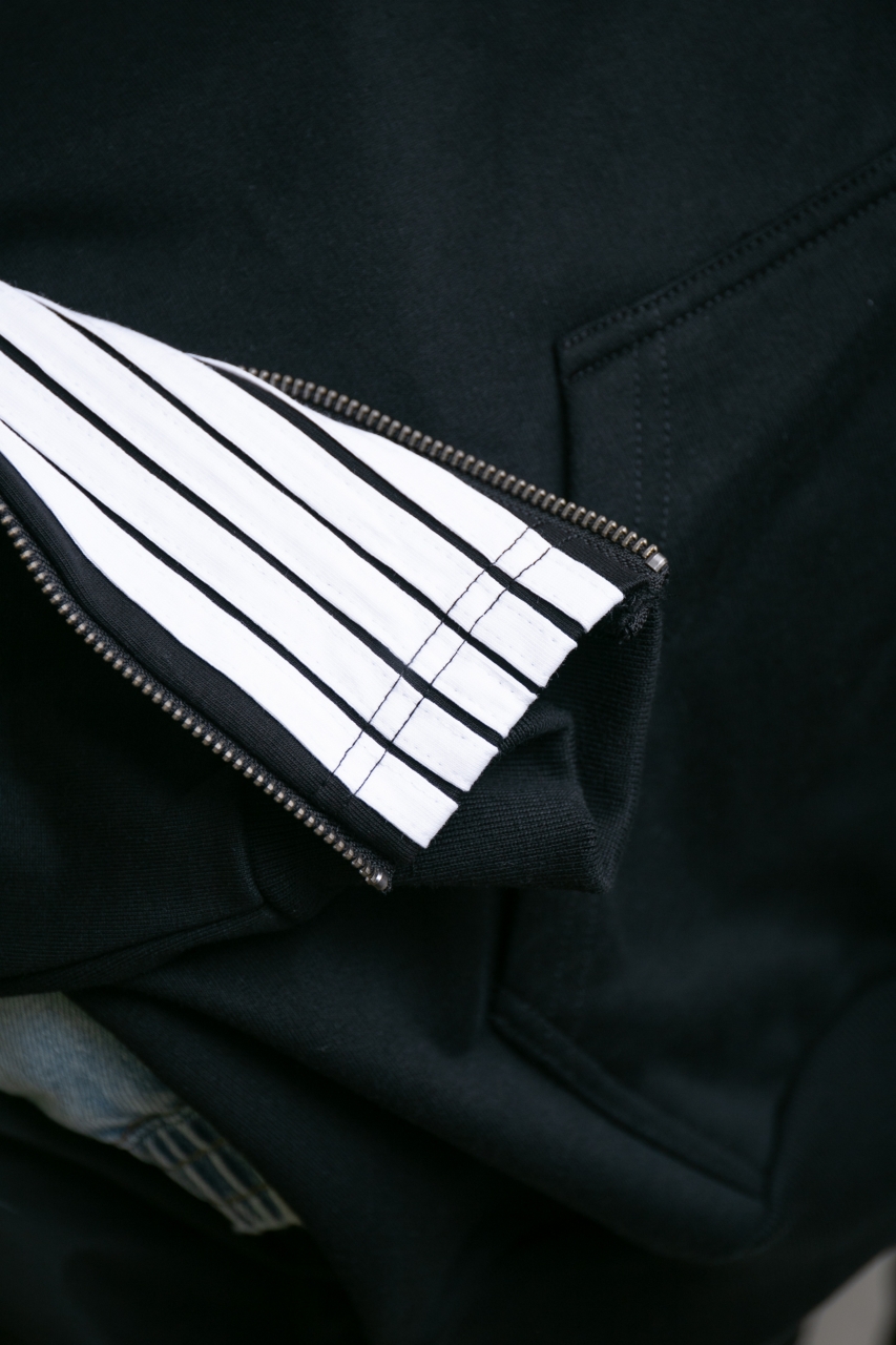 Balenciaga Black Zip-Up Hoodie with Shoulder Stripe Detail 7 windows1757688536067 1292252796 66655778